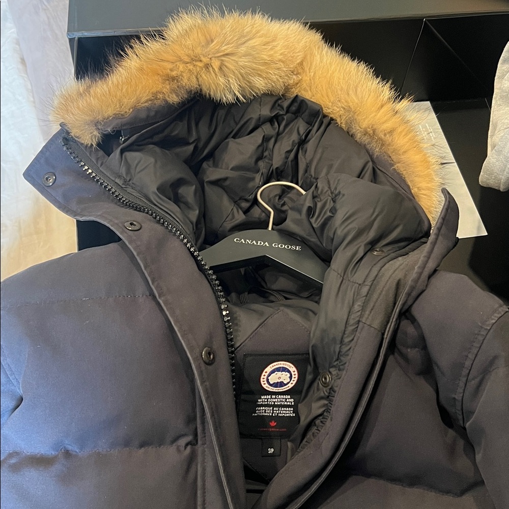 Canada Goose Navy Puffer Coat - Picture 3 of 4